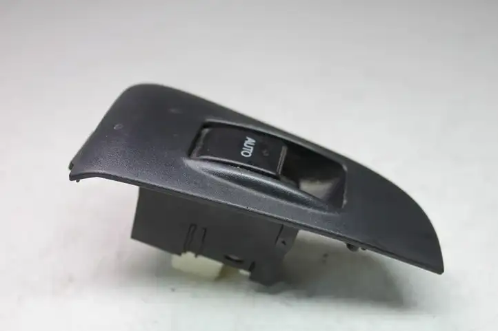 Toyota Prius (XW20) (2003 - 2009) 7427105020 Блок кнопок стеклоподъемников — фото 3