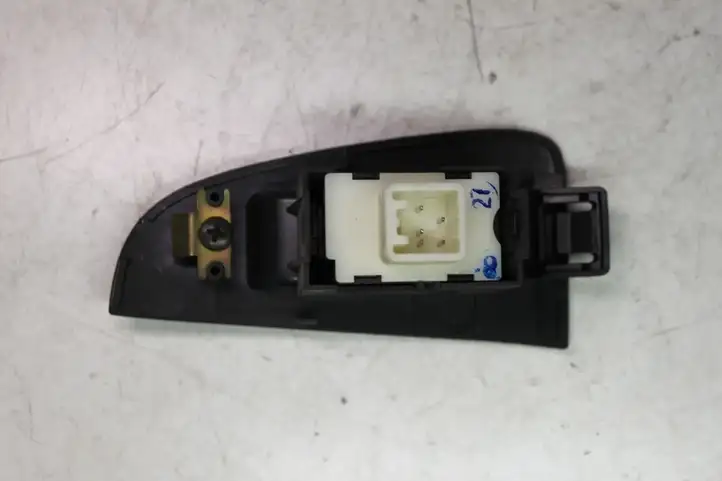 Toyota Prius (XW20) (2003 - 2009) 7427105020 Блок кнопок стеклоподъемников — фото 5