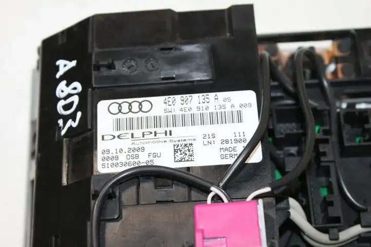 Audi A8 S8 D3 4E (2007 - 2010) 4E0947097AK Передняя подсветка — фото 6