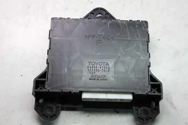 Toyota Prius (XW20) (2003 - 2009) 8865047050 Модуль управления кондиционером — фото 1