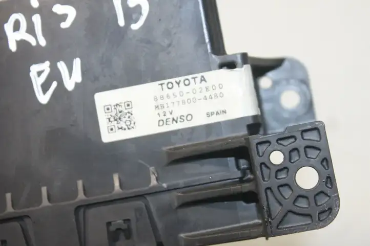 Toyota Auris E180 (2012 - 2018) 8865002E00 Модуль управления кондиционером — фото 2