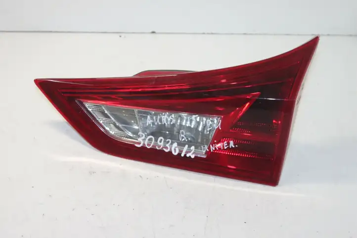 Toyota Auris E180 (2012 - 2018) Задний фонарь в крышке багажника — фото 1