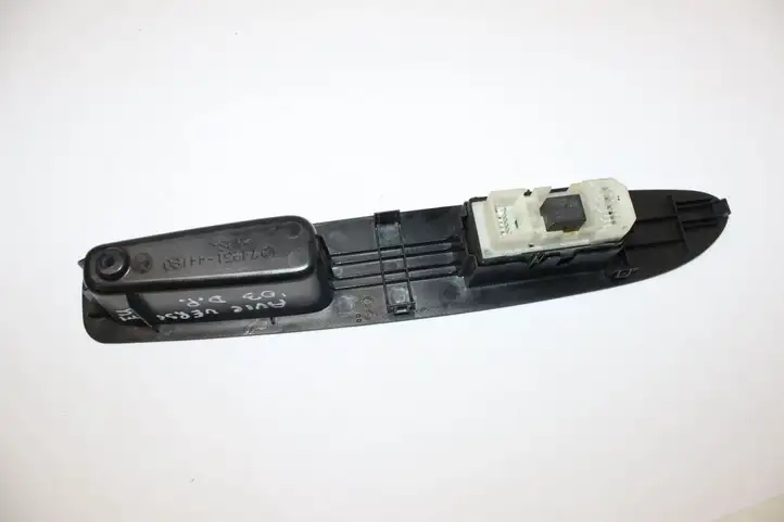 Toyota Avensis Verso (2004 - 2009) 74231-44190 Блок кнопок стеклоподъемников — фото 4