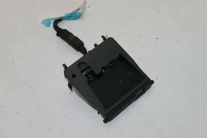 Toyota Auris E180 (2012 - 2018) 8818102030 Камера в лобовом стекле — фото 2