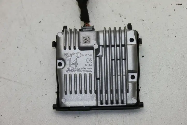 Toyota Auris E180 (2012 - 2018) 8818102030 Камера в лобовом стекле — фото 3