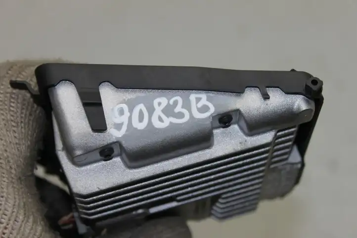 Toyota Auris E180 (2012 - 2018) 8818102030 Камера в лобовом стекле — фото 6