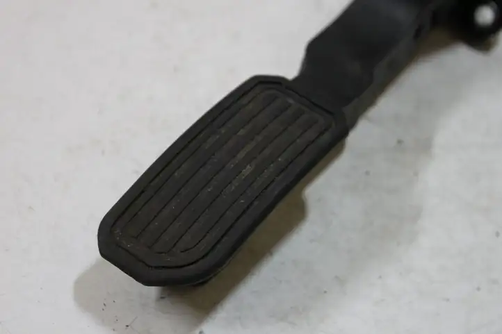 Toyota Auris 150 (2006 - 2012) 04277389085 Педаль акселератора — фото 8