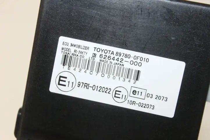 Toyota Corolla Verso E121 (2004 - 2007) 897800F010 Блок иммобилайзера — фото 2