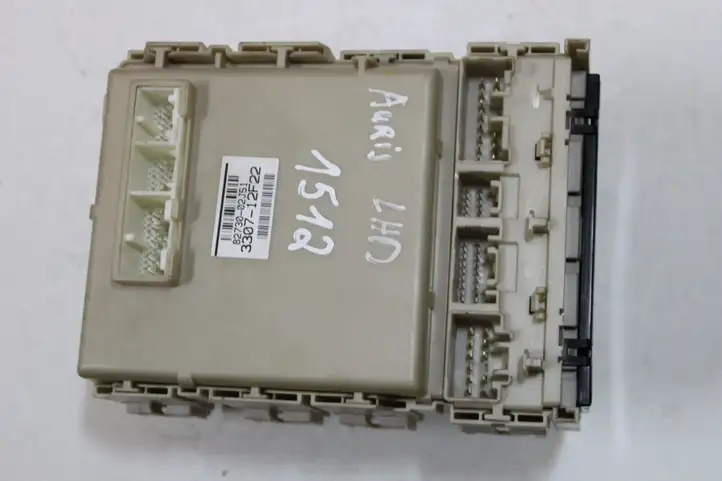 Toyota Auris 150 (2006 - 2012) 8273002J51 Блок предохранителей — фото 8