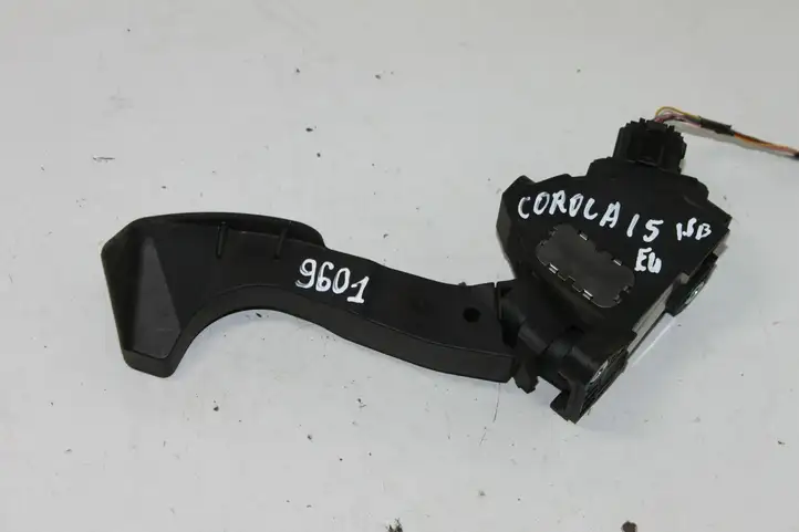 Toyota Corolla E160 E170 (2013 - ) 781100W040 Педаль акселератора — фото 5