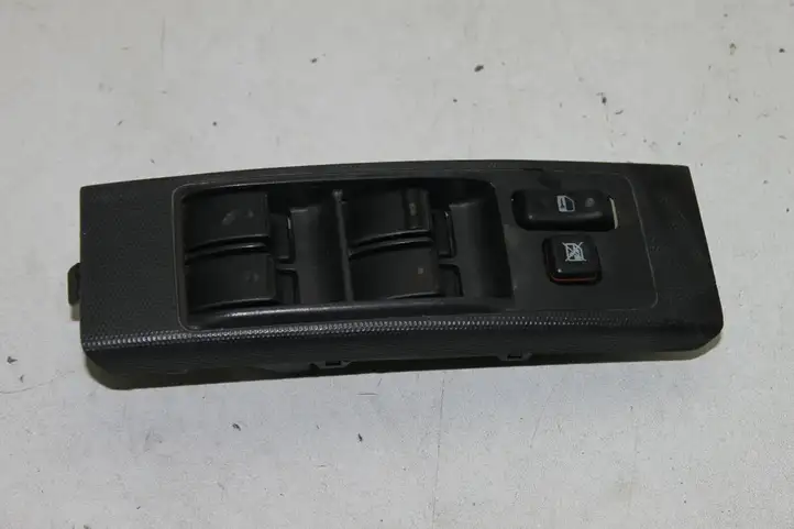 Toyota Corolla Verso E121 (2004 - 2007) 848200F030 Кнопка стеклоподъемников — фото 1