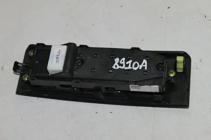 Toyota Corolla Verso E121 (2004 - 2007) 848200F030 Кнопка стеклоподъемников — фото 6
