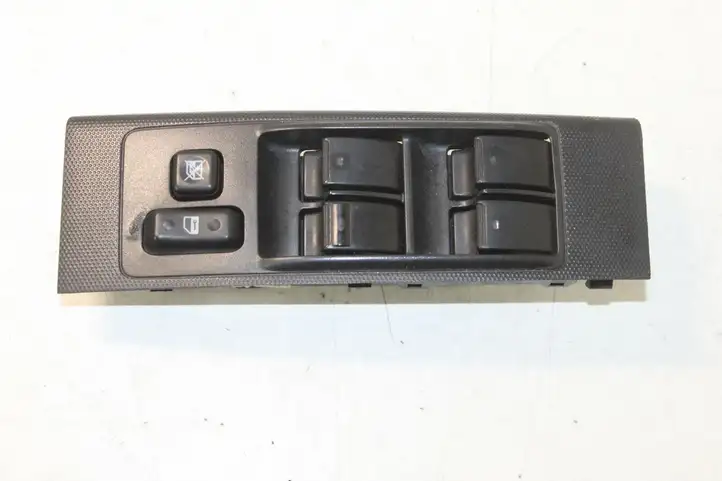 Toyota Corolla Verso E121 (2004 - 2007) 848200F03000 Блок кнопок стеклоподъемников — фото 1