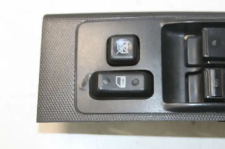 Toyota Corolla Verso E121 (2004 - 2007) 848200F03000 Блок кнопок стеклоподъемников — фото 2