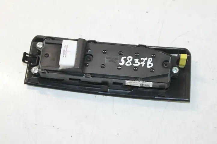 Toyota Corolla Verso E121 (2004 - 2007) 848200F03000 Блок кнопок стеклоподъемников — фото 6