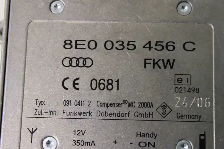 Audi Q7 4L (2005 - 2009) 8E0035456C Усилитель антенны — фото 2