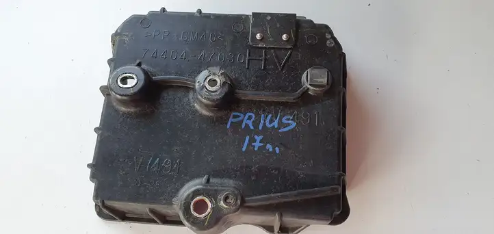 Toyota Prius (XW50) (2015 - ) Площадка аккумулятора — фото 5