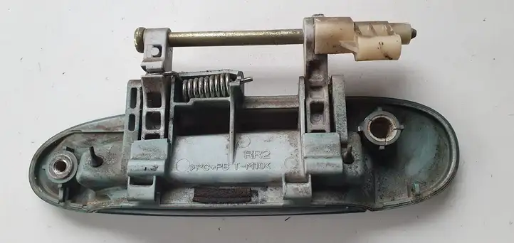 Toyota Yaris (1999 - 2003) Кнопка закрытия крышки багажника — фото 5