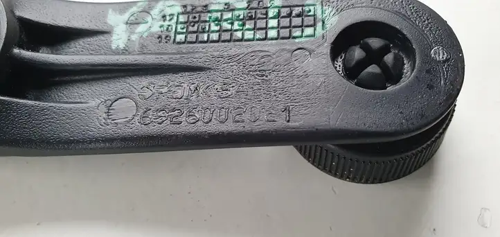 Toyota Yaris (2014 - 2019) Ручка стеклоподъемника — фото 4