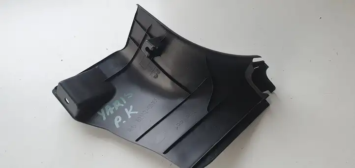 Toyota Yaris (2014 - 2019) Внутренняя отделка переднего порога — фото 2