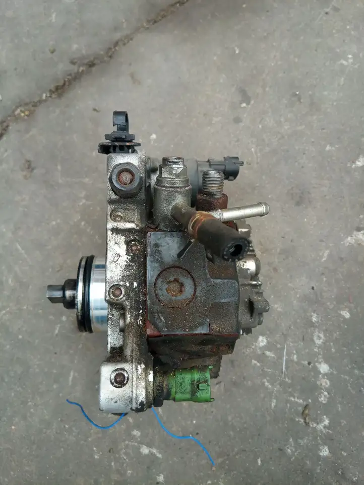 Toyota Auris 150 (2006 - 2012) Топливный насос — фото 2
