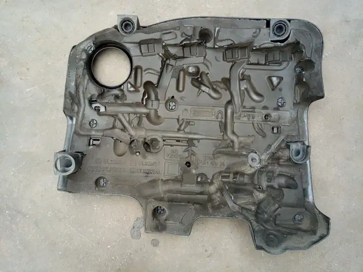 Skoda Superb B6 (3T) (2008 - 2015) 03L103925AA Крышка двигателя декоративная — фото 2