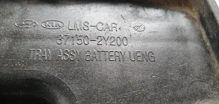 Kia Sportage (2014 - 2016) Площадка аккумулятора — фото 7