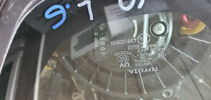 Toyota Prius (XW30) (2009 - 2015) Форточка двери — фото 2