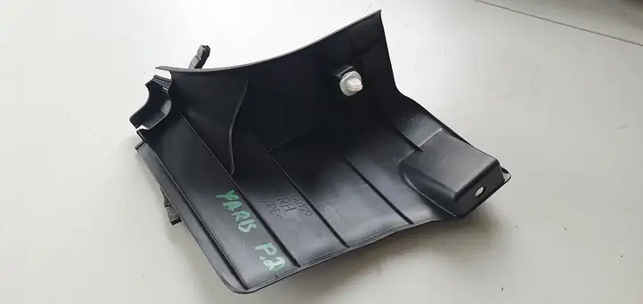Toyota Yaris (2012 - 2014) Внутренняя отделка переднего порога — фото 2