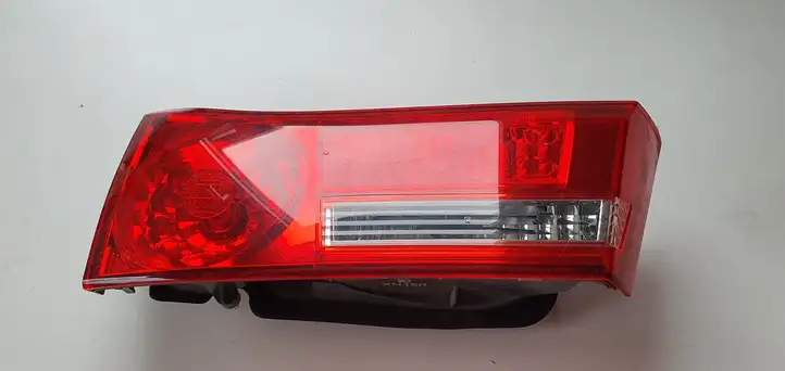 Honda Accord (2008 - 2016) Задний фонарь в крышке багажника — фото 1