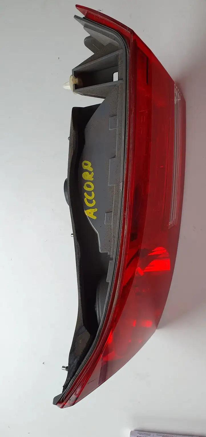 Honda Accord (2008 - 2016) Задний фонарь в крышке багажника — фото 3