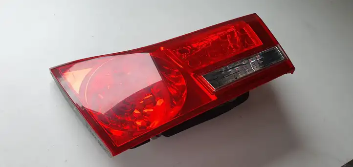 Honda Accord (2008 - 2016) Задний фонарь в крышке багажника — фото 4