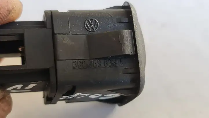 Volkswagen Golf IV (1998 - 2005) 3B0959833A Включатель открытия топливного бака — фото 4