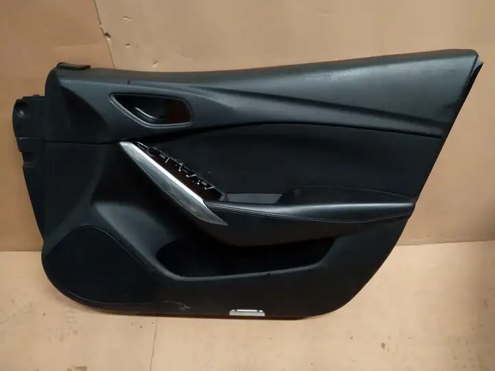Mazda 6 (2012 - 2015) Обшивка передней двери — фото 1