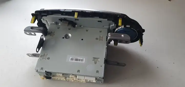 Toyota Yaris (2014 - 2019) Магнитола / мультимедийная система — фото 7