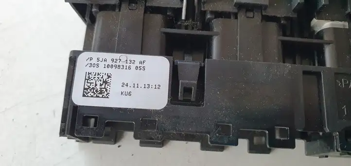 Skoda Rapid (NH) (2012 - 2019) Другие включатели / ручки/ переключатели — фото 6