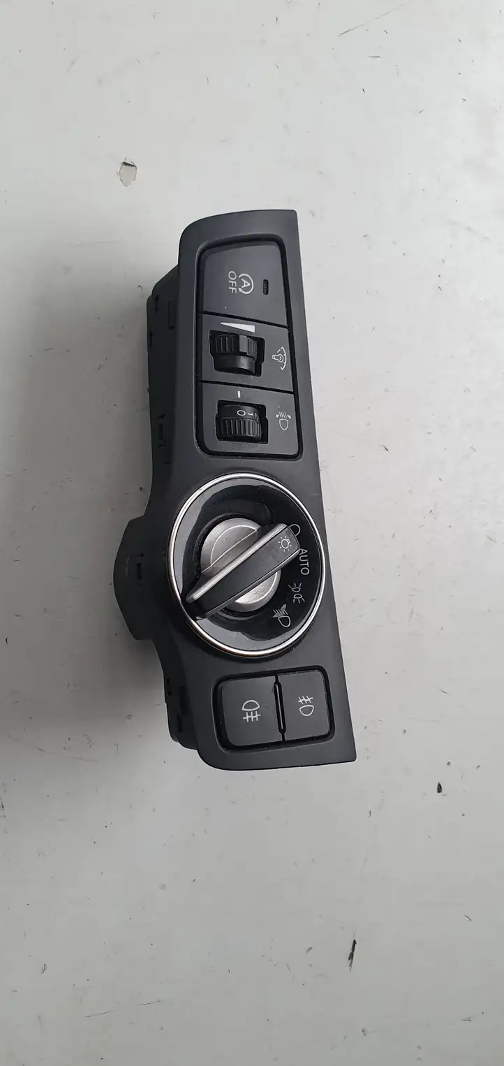 Hyundai i40 (2011 - ) Другие включатели / ручки/ переключатели — фото 3