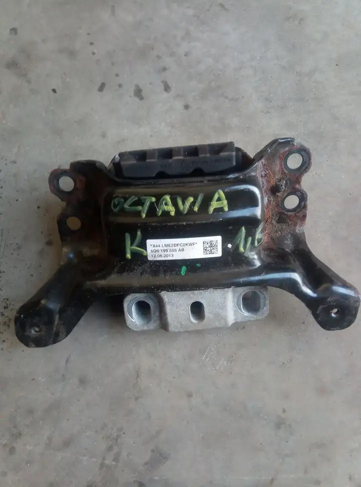 Skoda Octavia Mk3 (5E) (2013 - 2019) 5Q0199555AB Опора двигателя — фото 3