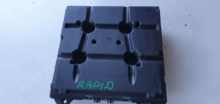 Skoda Rapid (NH) (2012 - 2019) Модуль комфорта — фото 4
