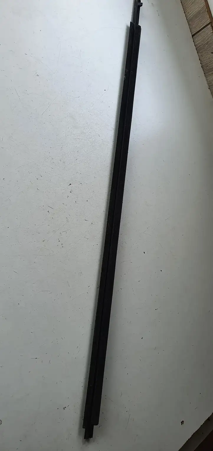 Toyota Auris E180 (2012 - 2018) Уплотнитель стекла передней двери — фото 4