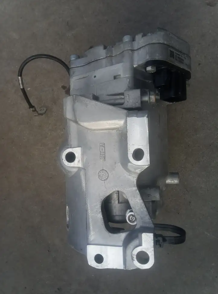 Nissan Leaf I (ZE0) (2010 - 2017) Компрессор (насос) кондиционера воздуха — фото 3