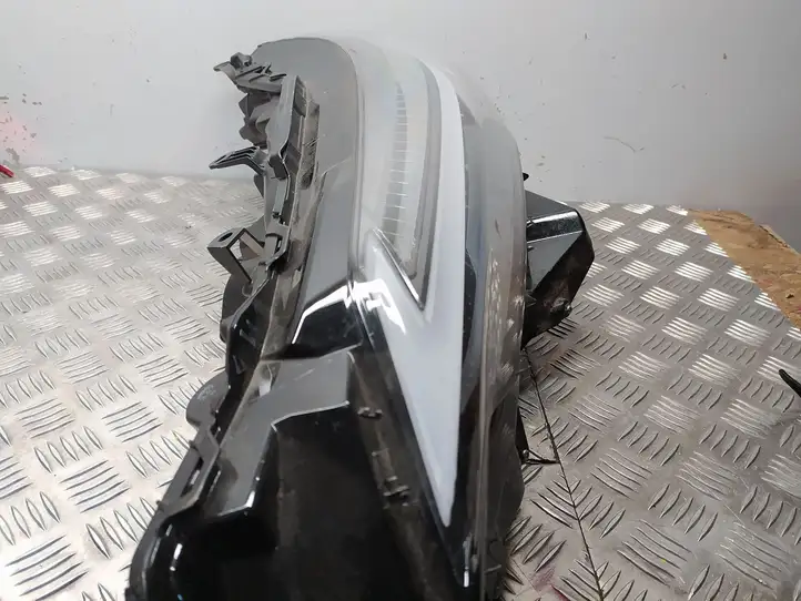Lexus NX (2017 - ) Передняя фара — фото 2