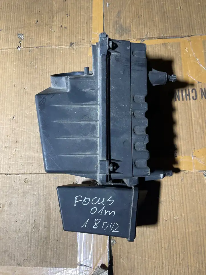 Ford Focus (1998 - 2004) 98AG9F763LE Корпус воздушного фильтра — фото 1