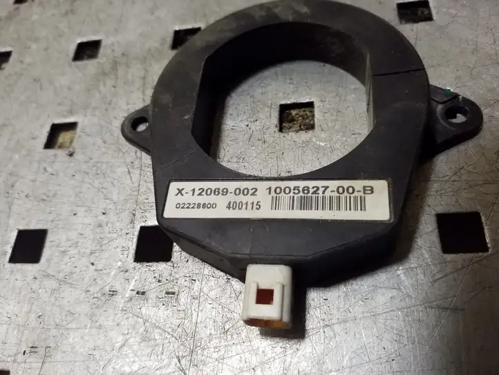 Tesla Model S (2016 - 2021) 100562700B Антенна системы Keyless — фото 3
