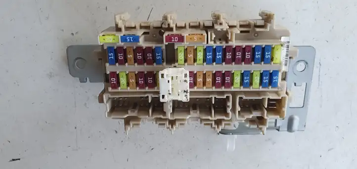 Nissan Qashqai (2017 - 2020) Блок предохранителей — фото 1
