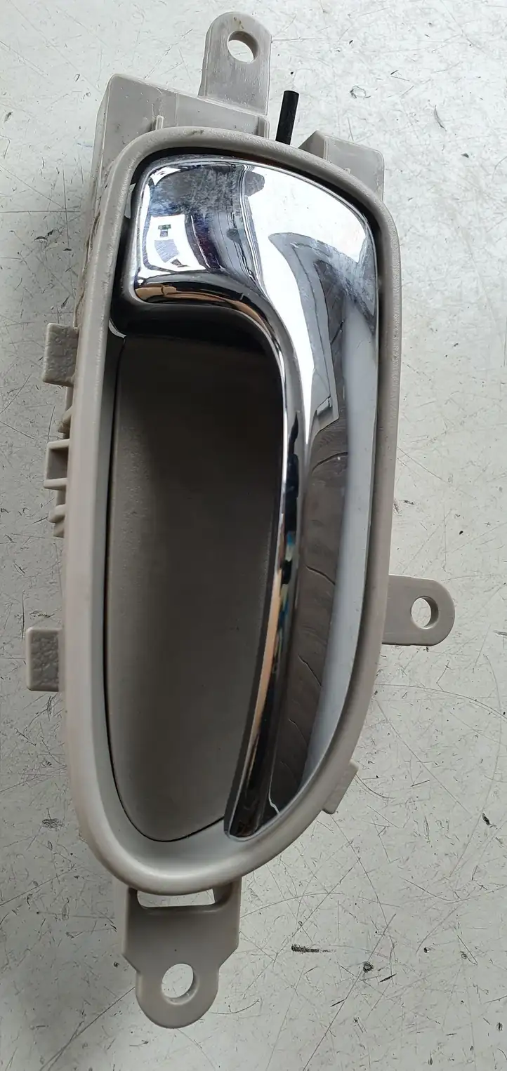 Nissan Leaf I (ZE0) (2010 - 2017) Внутренняя ручка двери — фото 1