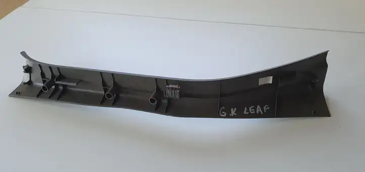 Nissan Leaf I (ZE0) (2010 - 2017) Внутренняя отделка заднего порога — фото 4