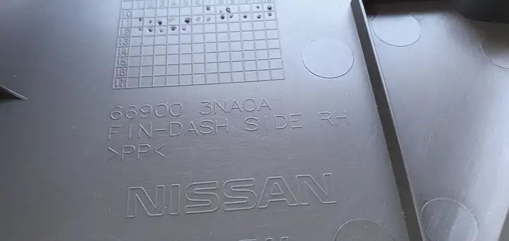Nissan Leaf I (ZE0) (2010 - 2017) Внутренняя отделка переднего порога — фото 5