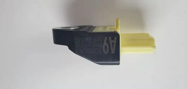 Toyota Prius (XW30) (2009 - 2015) Датчик удара SRS — фото 3