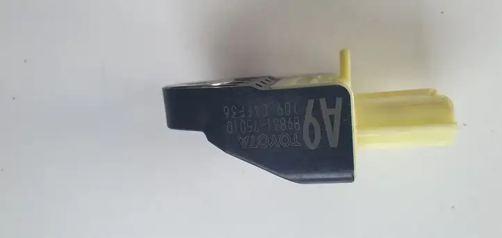 Toyota Prius (XW30) (2009 - 2015) Датчик удара SRS — фото 2